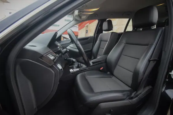 Mercedes-Benz E 250 2010 - 12990 EUR, 245000 km - AUTO.MOTO.pt - 245000km - foto 9 de 48