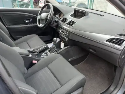 Renault Mégane Sport Tourer 2016 - 8950 EUR, 157317 km - AUTO.MOTO.pt - 157317km - foto 21 de 25