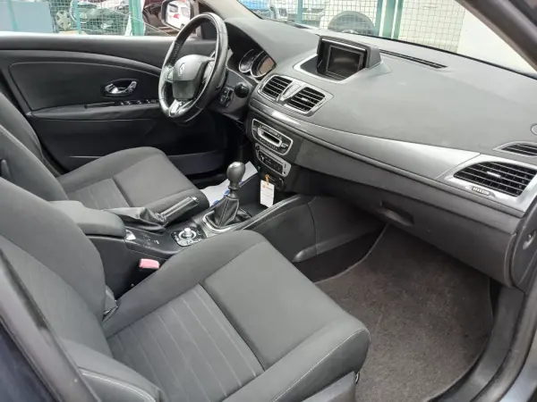 Renault Mégane Sport Tourer 2016 - 8950 EUR, 157317 km - AUTO.MOTO.pt - 157317km - foto 21 de 25