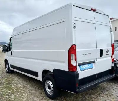 Fiat DUCATO 2.2 M-Jet L3H2 140Cv | IVA DEDUTÍVEL 2023 - 27950 EUR, 28000 km - AUTO.MOTO.pt - 28000km - foto 7 de 23