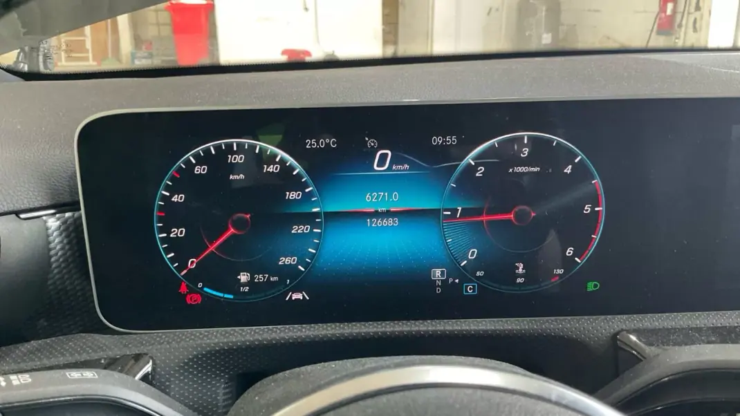 Mercedes-Benz A 180 2018 - 22250 EUR, 126000 km - AUTO.MOTO.pt - 126000km - foto 4 de 5