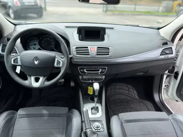 Renault Mégane 2011 - 6990 EUR, 279161 km - AUTO.MOTO.pt - 279161km - foto 11 de 25