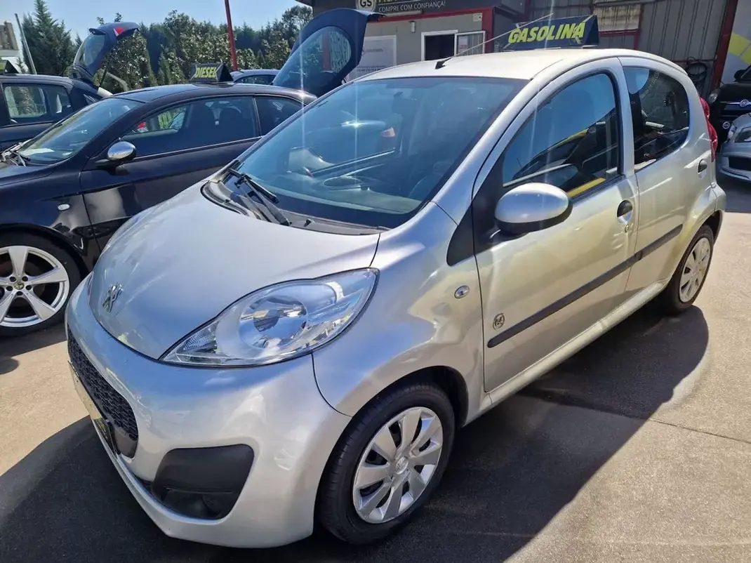 Peugeot 107 2012 - 6750 EUR, 163000 km - AUTO.MOTO.pt - 163000km - foto 1 de 12