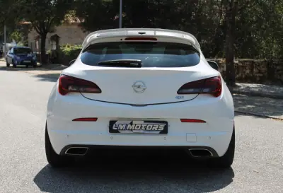 Opel Astra Coupe 2016 - 23000 EUR, 90000 km - AUTO.MOTO.pt - 90000km - foto 8 de 32