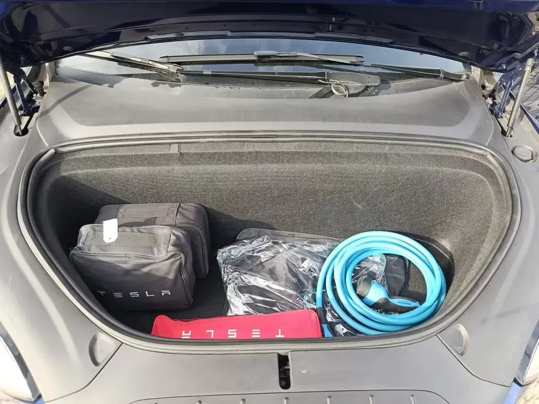 Tesla Model X 2020 - 45500 EUR, 85990 km - AUTO.MOTO.pt - 85990km - foto 22 de 38