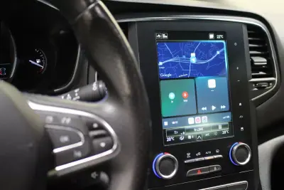 Renault Mégane Sport Tourer 2020 - 16790 EUR, 137000 km - AUTO.MOTO.pt - 137000km - foto 28 de 37