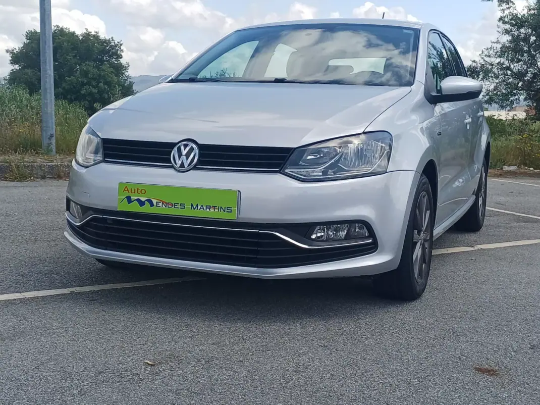 Volkswagen Polo 2015 - 12490 EUR, 135058 km - AUTO.MOTO.pt - 135058km - foto 1 de 14