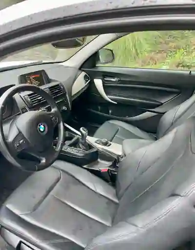 BMW 114 2015 - 10990 EUR, 182000 km - AUTO.MOTO.pt - 182000km - foto 7 de 12