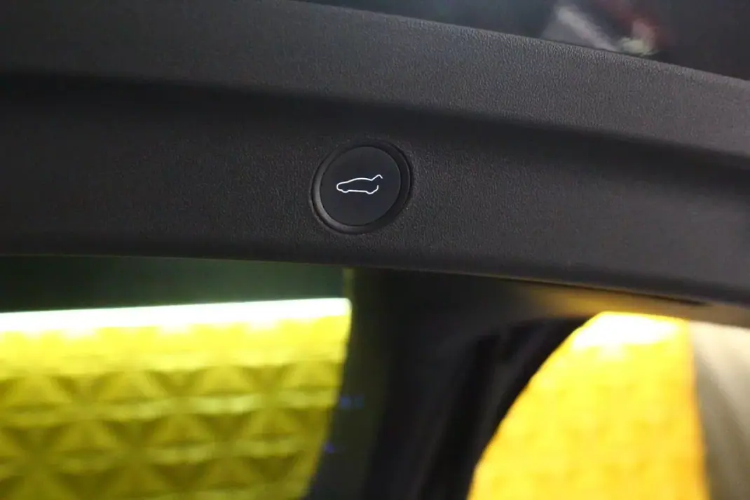 Tesla Model Y 2021 - 32240 EUR, 132000 km - AUTO.MOTO.pt - 132000km - foto 28 de 38