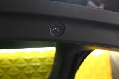 Tesla Model Y 2021 - 32240 EUR, 132000 km - AUTO.MOTO.pt - 132000km - foto 28 de 38