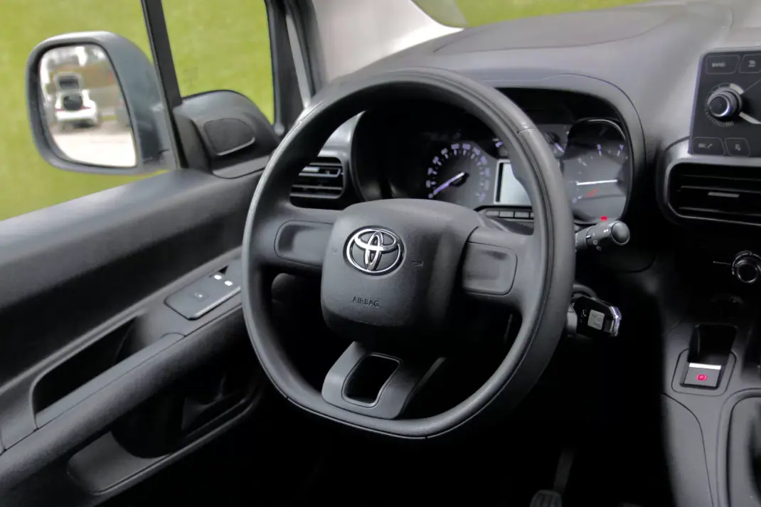 Toyota Proace City 1.5D L1 Comfort IVA DEDUTÍVEL 2022 - 14400 EUR, 159000 km - AUTO.MOTO.pt - 159000km - foto 24 de 26