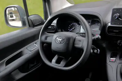 Toyota Proace City 1.5D L1 Comfort IVA DEDUTÍVEL 2022 - 14400 EUR, 159000 km - AUTO.MOTO.pt - 159000km - foto 24 de 26