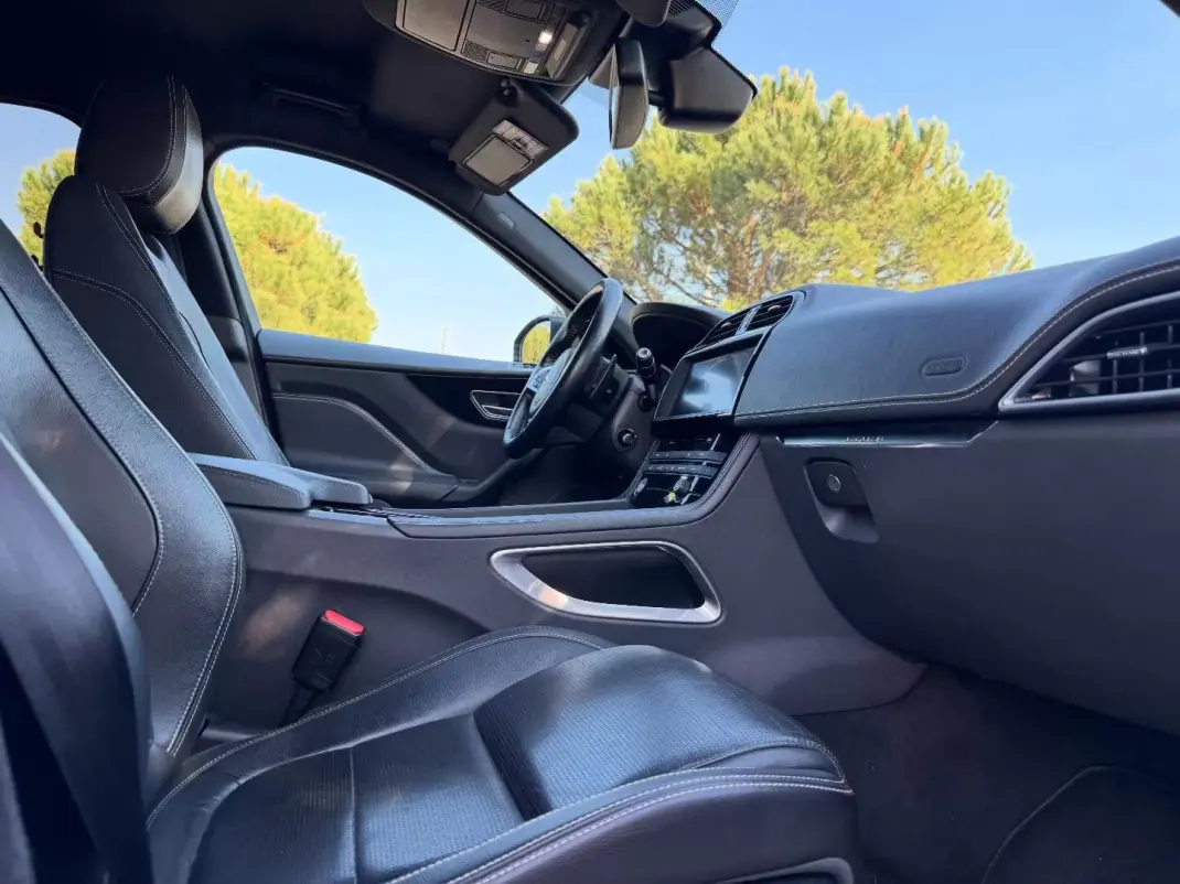Jaguar F-Pace 2017 - 24950 EUR, 177000 km - AUTO.MOTO.pt - 177000km - foto 11 de 15