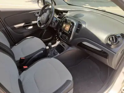 Renault Captur 2015 - 12500 EUR, 154000 km - AUTO.MOTO.pt - 154000km - foto 13 de 14