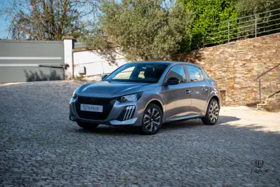 Peugeot e-208 2025 - 22888 EUR, 7000 km - AUTO.MOTO.pt - 7000km - foto 5 de 32