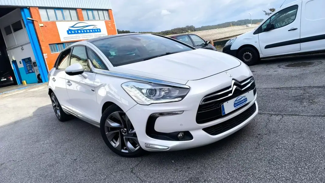 Citroën DS5 2012 - 9250 EUR, 198500 km - AUTO.MOTO.pt - 198500km - foto 7 de 15
