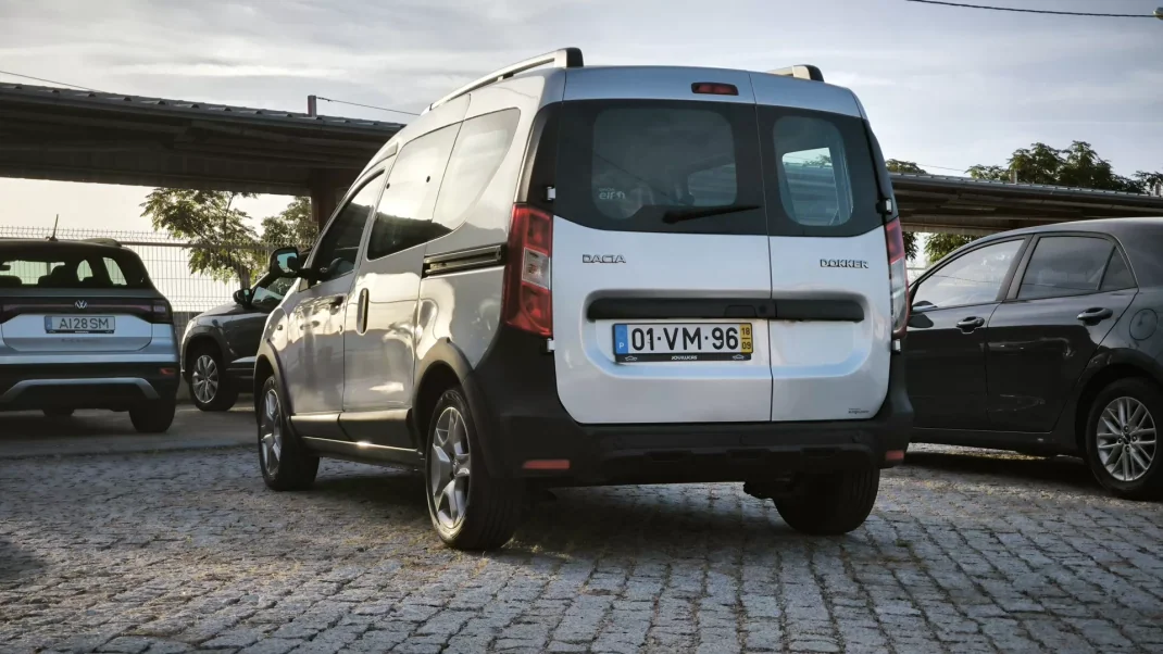 Dacia Dokker 2018 - 10950 EUR, 125000 km - AUTO.MOTO.pt - 125000km - foto 5 de 11