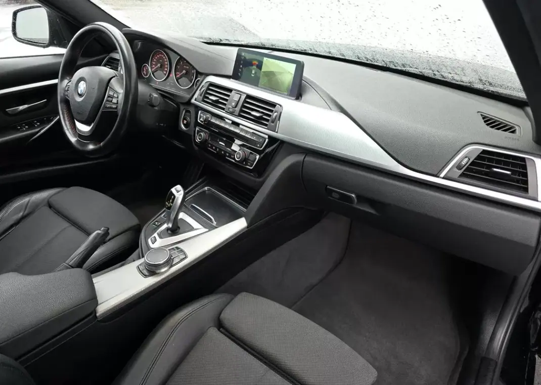 BMW 330 2017 - 18990 EUR, 115000 km - AUTO.MOTO.pt - 115000km - foto 15 de 40