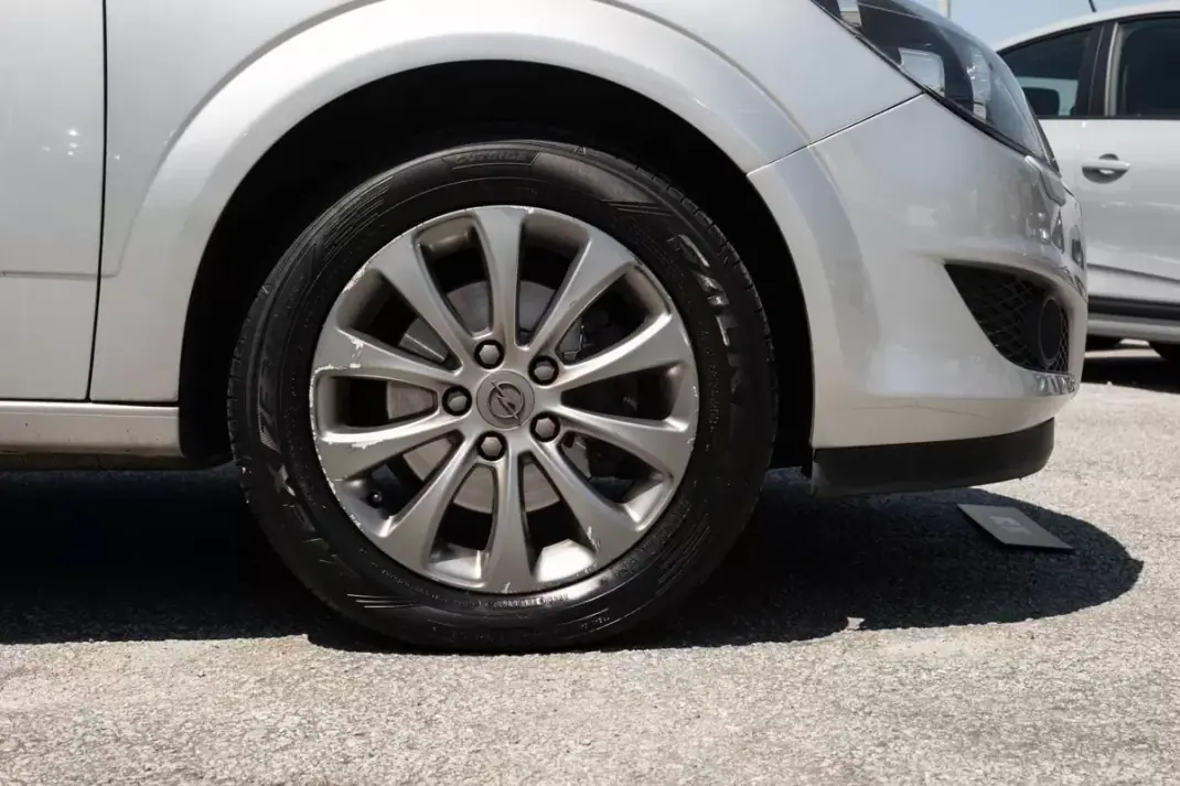 Opel Astra Caravan 2011 - 6900 EUR, 171200 km - AUTO.MOTO.pt - 171200km - foto 4 de 20
