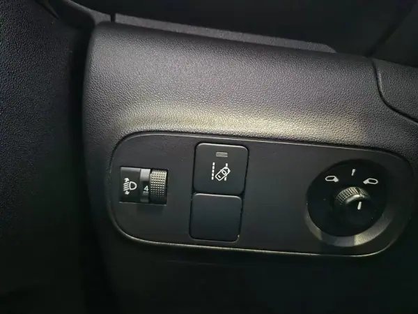 Citroën C3 2018 - 8899 EUR, 98339 km - AUTO.MOTO.pt - 98339km - foto 27 de 34