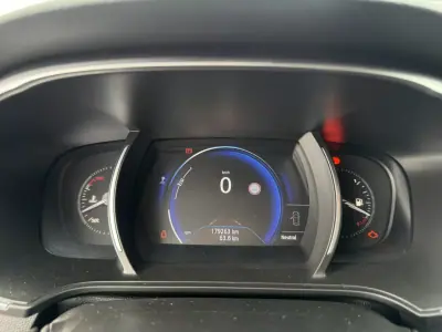Renault Mégane 2016 - 13990 EUR, 178000 km - AUTO.MOTO.pt - 178000km - foto 20 de 32