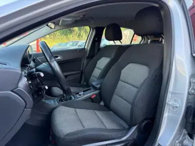 Mercedes-Benz A 160 2014 - 11900 EUR, 220000 km - AUTO.MOTO.pt - 220000km - foto 6 de 9