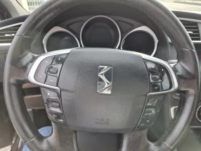 Citroën DS4 2012 - 11400 EUR, 214040 km - AUTO.MOTO.pt - 214040km - foto 16 de 29