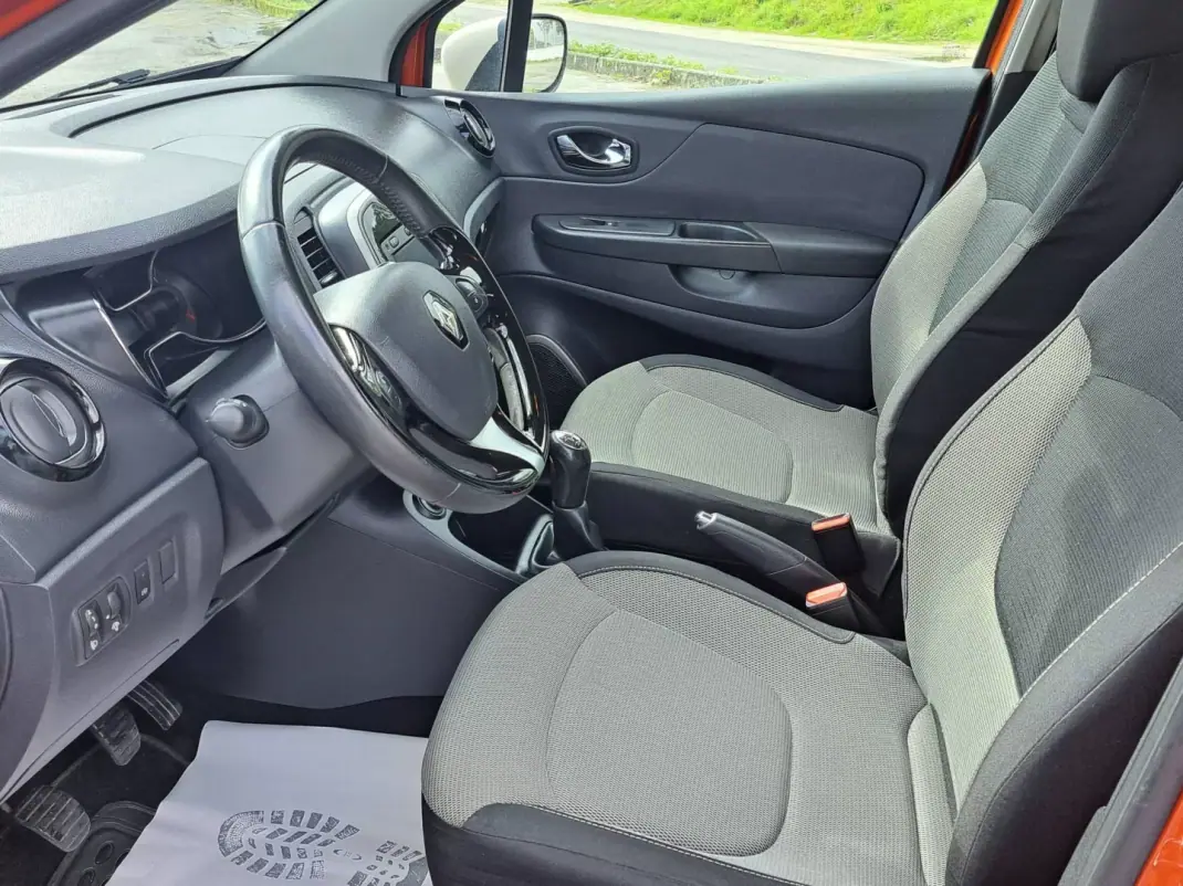 Renault Captur 2016 - 11450 EUR, 165268 km - AUTO.MOTO.pt - 165268km - foto 15 de 41