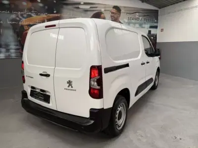 Peugeot Partner 2021 - 12250 EUR, 137000 km - AUTO.MOTO.pt - 137000km - foto 4 de 13