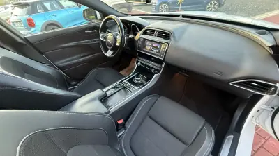 Jaguar XE 2017 - 16990 EUR, 190000 km - AUTO.MOTO.pt - 190000km - foto 27 de 28