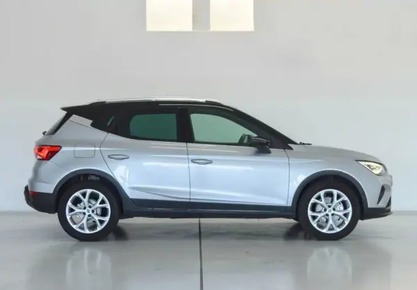 SEAT Arona 2021 - 17900 EUR, 54000 km - AUTO.MOTO.pt - 54000km - foto 4 de 33