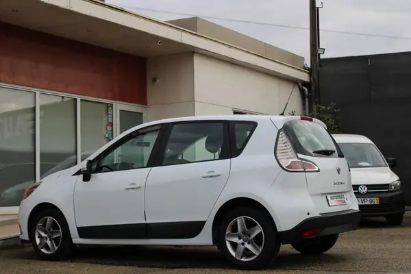Renault Scénic 2012 - 7900 EUR, 212000 km - AUTO.MOTO.pt - 212000km - foto 10 de 21