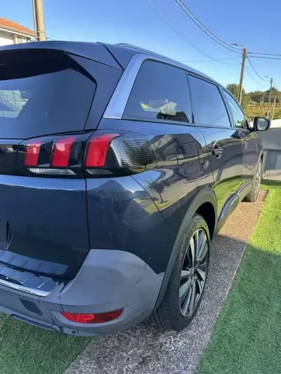 Peugeot 5008 2018 - 14900 EUR, 220000 km - AUTO.MOTO.pt - 220000km - foto 15 de 60