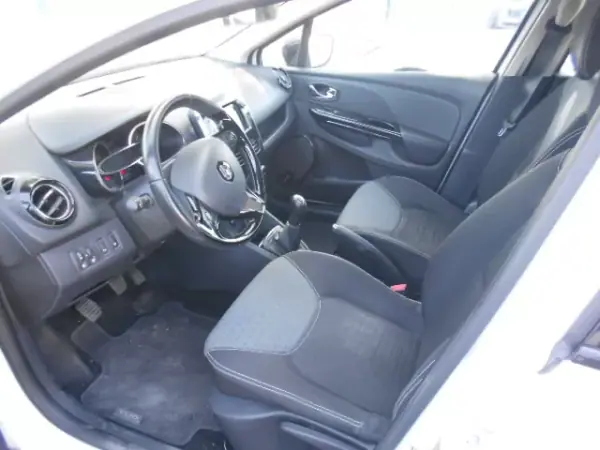 Renault Clio 2013 - 11500 EUR, 137126 km - AUTO.MOTO.pt - 137126km - foto 10 de 13