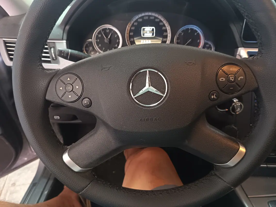 Mercedes-Benz E 200 2011 - 11000 EUR, 333000 km - 333000km - foto 6 de 14
