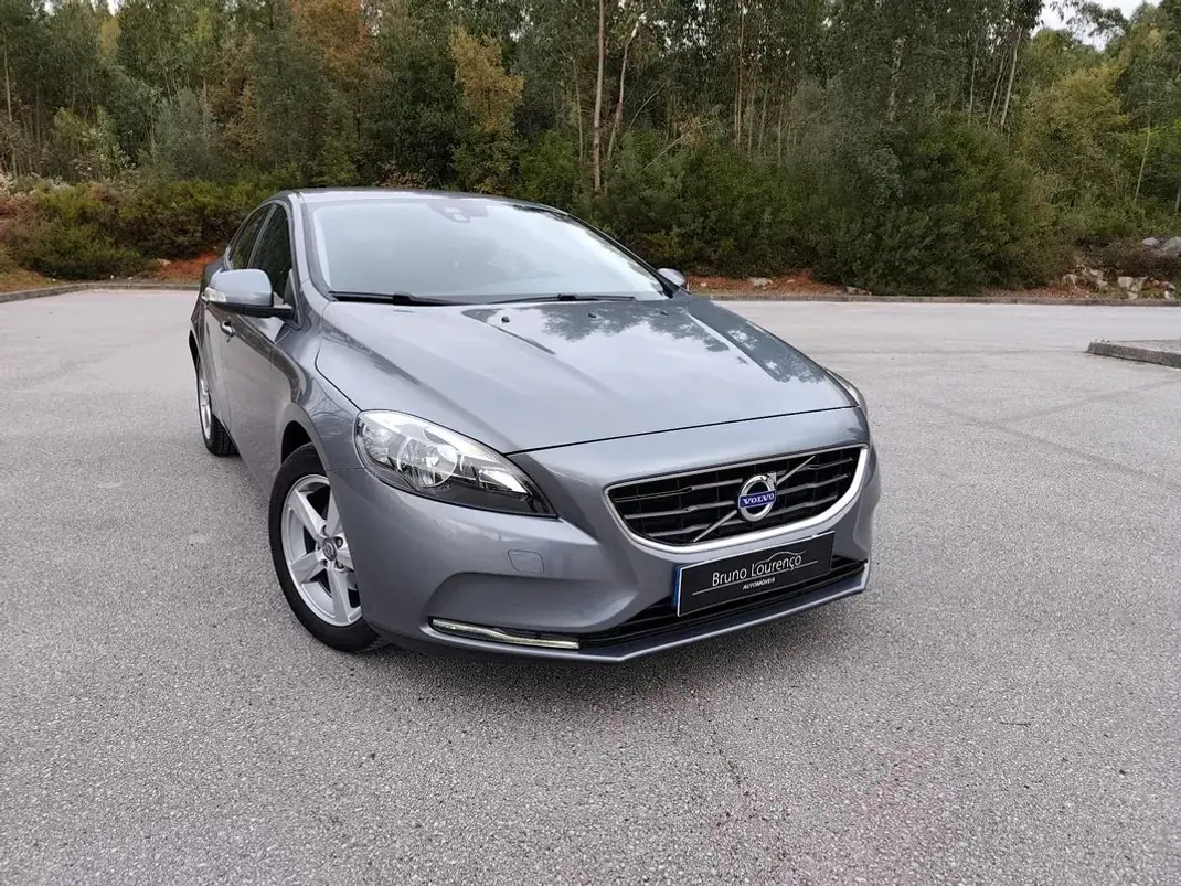 Volvo V40 2014 - 9900 EUR, 177500 km - AUTO.MOTO.pt - 177500km - foto 3 de 19