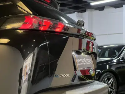 Peugeot e-2008 2020 - 18990 EUR, 50000 km - AUTO.MOTO.pt - 50000km - foto 32 de 51