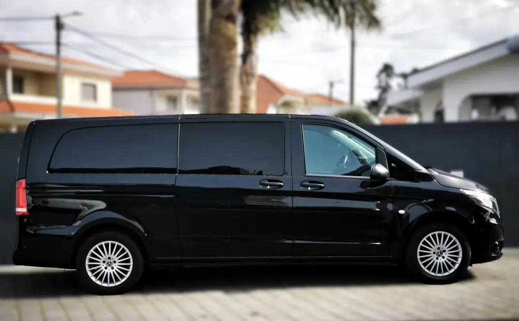 Mercedes-Benz Vito Tourer 2022 - 45950 EUR, 95000 km - AUTO.MOTO.pt - 95000km - foto 2 de 36