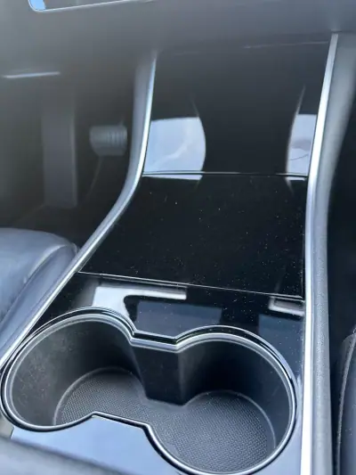 Tesla Model 3 2019 - 19900 EUR, 270000 km - AUTO.MOTO.pt - 270000km - foto 29 de 53