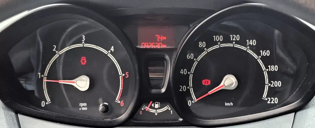 Ford Fiesta 2009 - 7500 EUR, 92000 km - AUTO.MOTO.pt - 92000km - foto 12 de 18