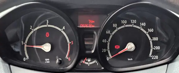 Ford Fiesta 2009 - 7500 EUR, 92000 km - AUTO.MOTO.pt - 92000km - foto 12 de 18