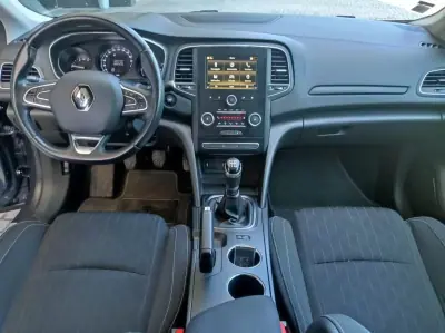 Renault Mégane Sport Tourer 2018 - 10990 EUR, 254300 km - AUTO.MOTO.pt - 254300km - foto 8 de 14