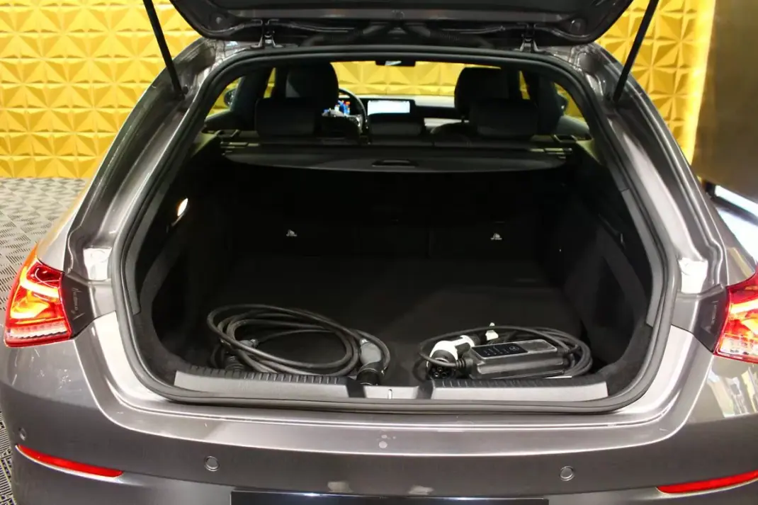 Mercedes-Benz CLA 250 2022 - 28900 EUR, 99000 km - AUTO.MOTO.pt - 99000km - foto 20 de 32