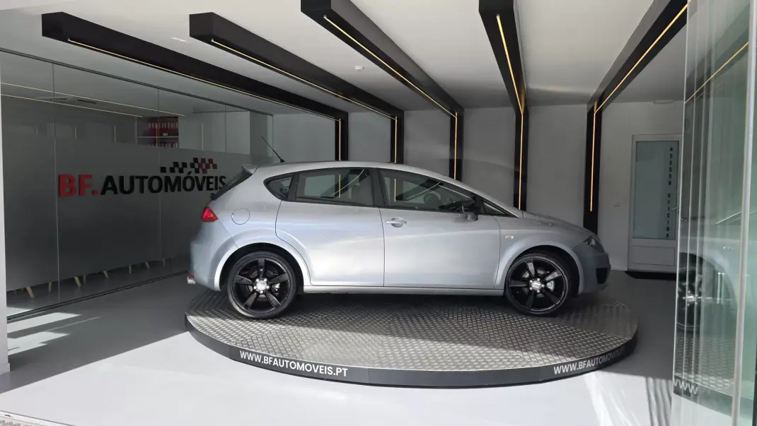 SEAT Leon 2011 - 8900 EUR, 188295 km - AUTO.MOTO.pt - 188295km - foto 8 de 52