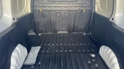 Peugeot Partner 1.6 BluHdi Pro 2019 - 12490 EUR, 144000 km - AUTO.MOTO.pt - 144000km - foto 9 de 19