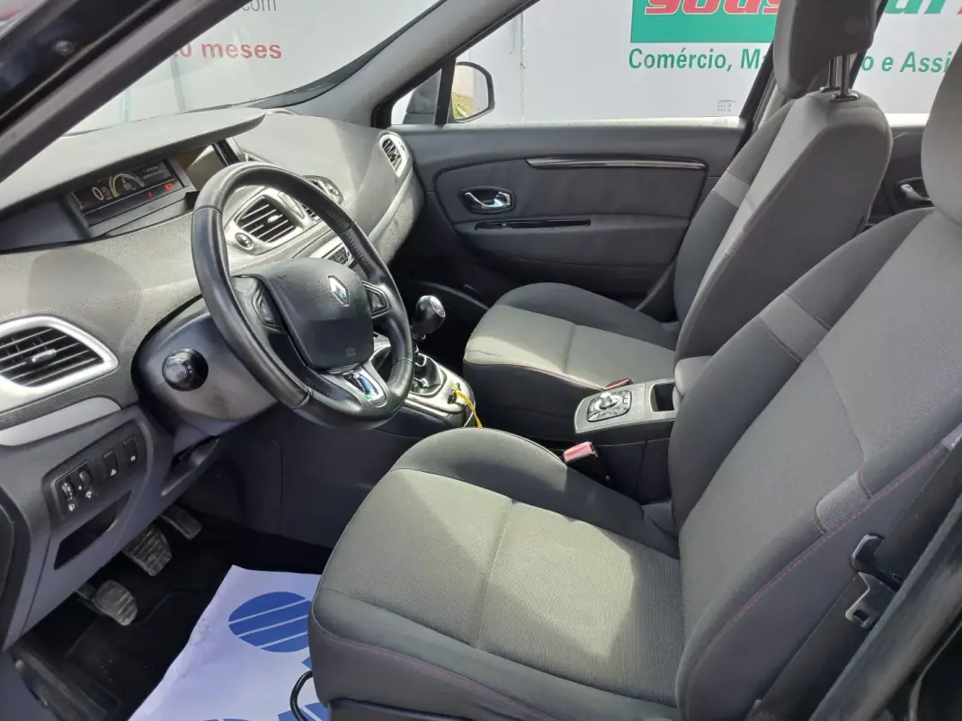 Renault Grand Scénic 2013 - 7600 EUR, 174425 km - AUTO.MOTO.pt - 174425km - foto 13 de 25