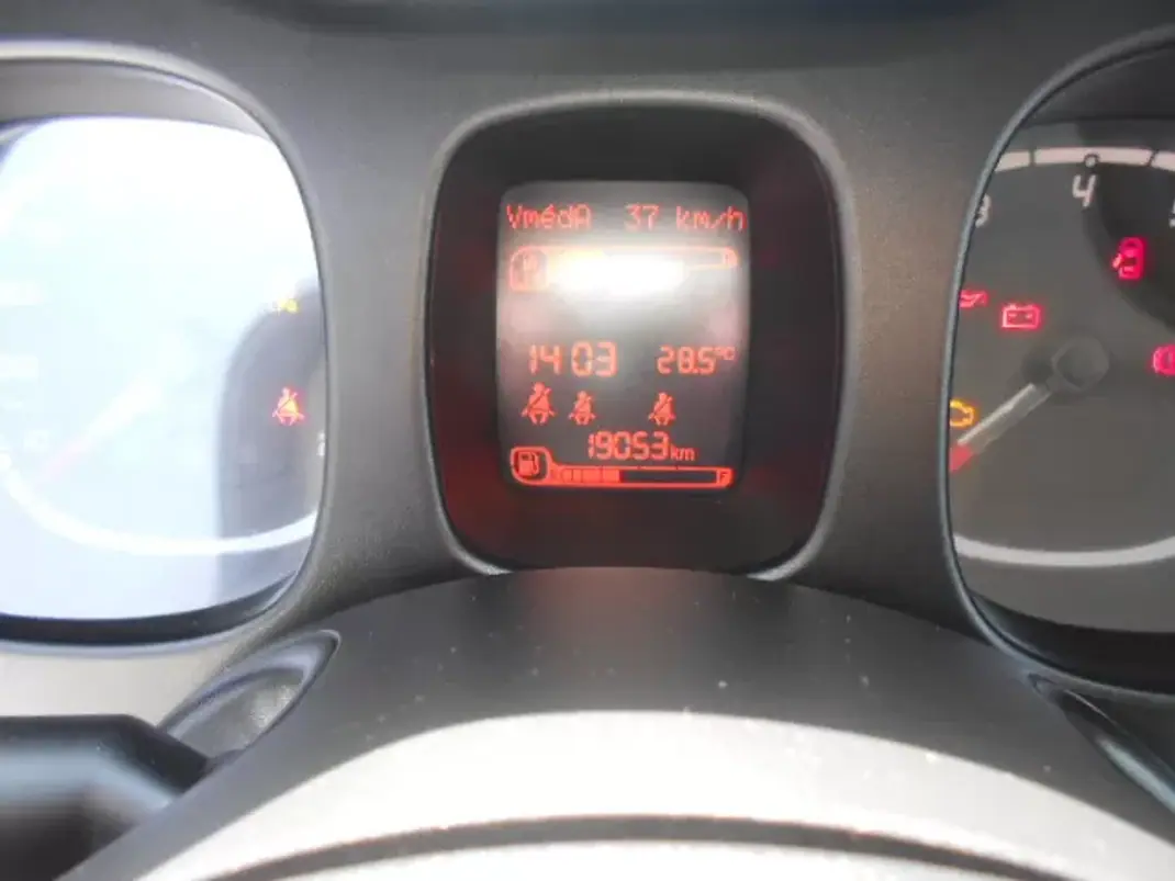 Fiat Panda 2024 - 12900 EUR, 19045 km - AUTO.MOTO.pt - 19045km - foto 12 de 13