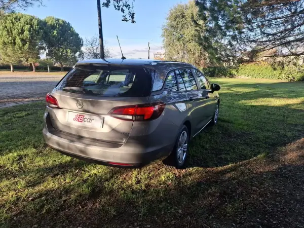 Opel Astra Sports Tourer 2017 - 8900 EUR, 231400 km - AUTO.MOTO.pt - 231400km - foto 10 de 35