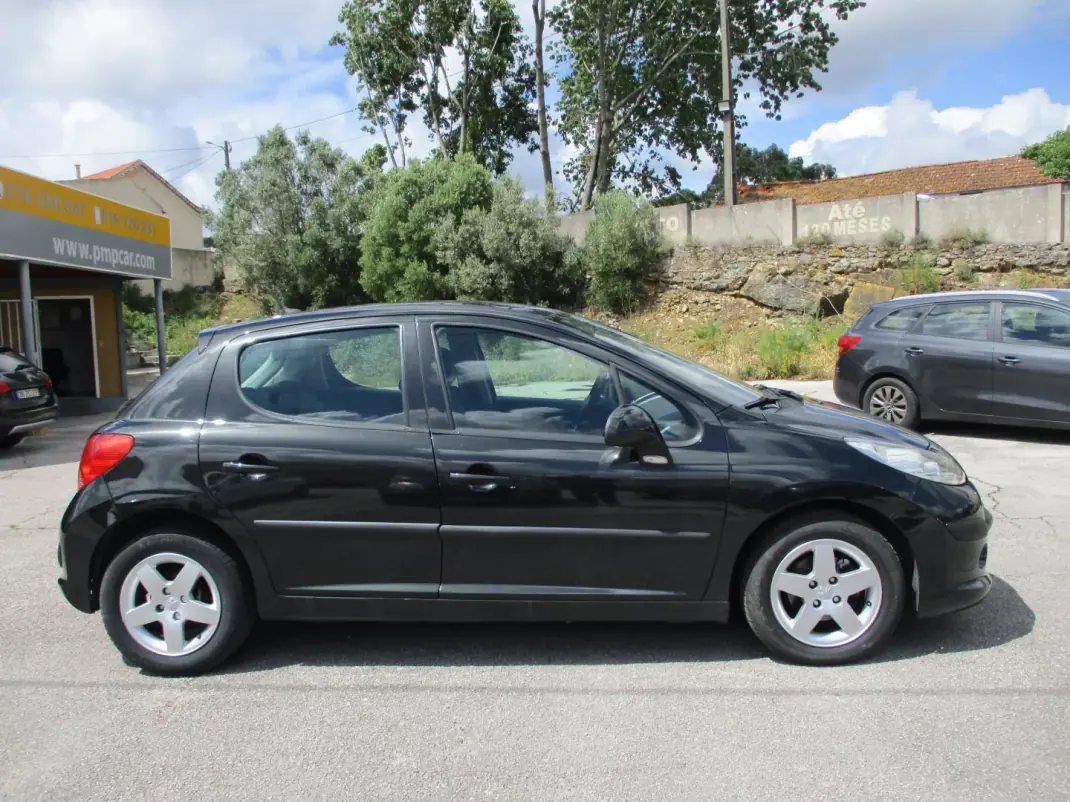Peugeot 207 2007 - 4500 EUR, 180000 km - AUTO.MOTO.pt - 180000km - foto 4 de 11