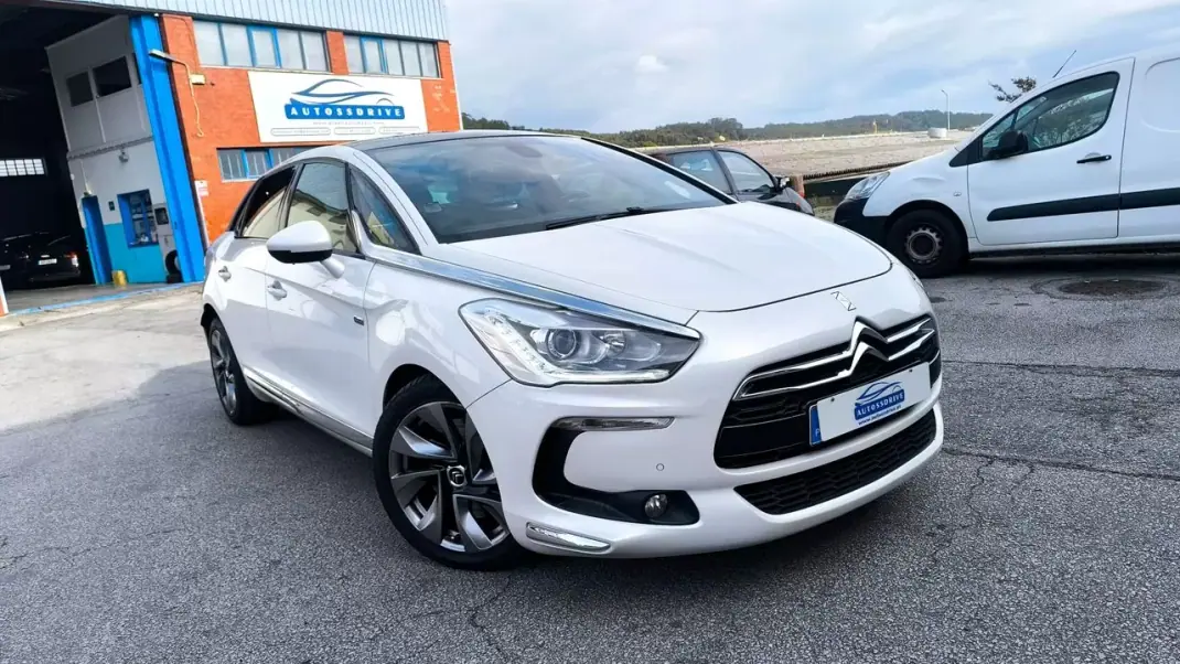 Citroën DS5 2012 - 9250 EUR, 198500 km - AUTO.MOTO.pt - 198500km - foto 4 de 15